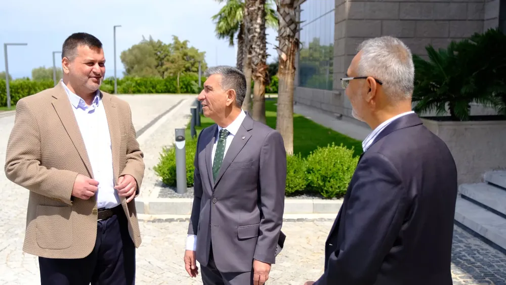 ALOSBİ Başkanı Haluk Tezcan, yeşil dönüşüme yönelik yatırımları ile bölgedeki katılımcılarına 2030 Karbon Nötr hedefinde rehberlik yapmak istediklerini söyledi