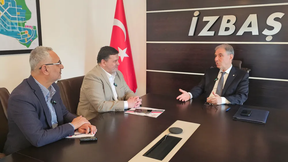 Başkan Eyüp Sevimli, bölgelerindeki üretim gücünü, yeni yatırımcılar için yaptıkları hazırlıkları, projelerini Tekreferans.com İmtiyaz Sahibi Erhan Gülenç ve GeneL Yayın Yönetmeni Sinan Doğan'a anlattı