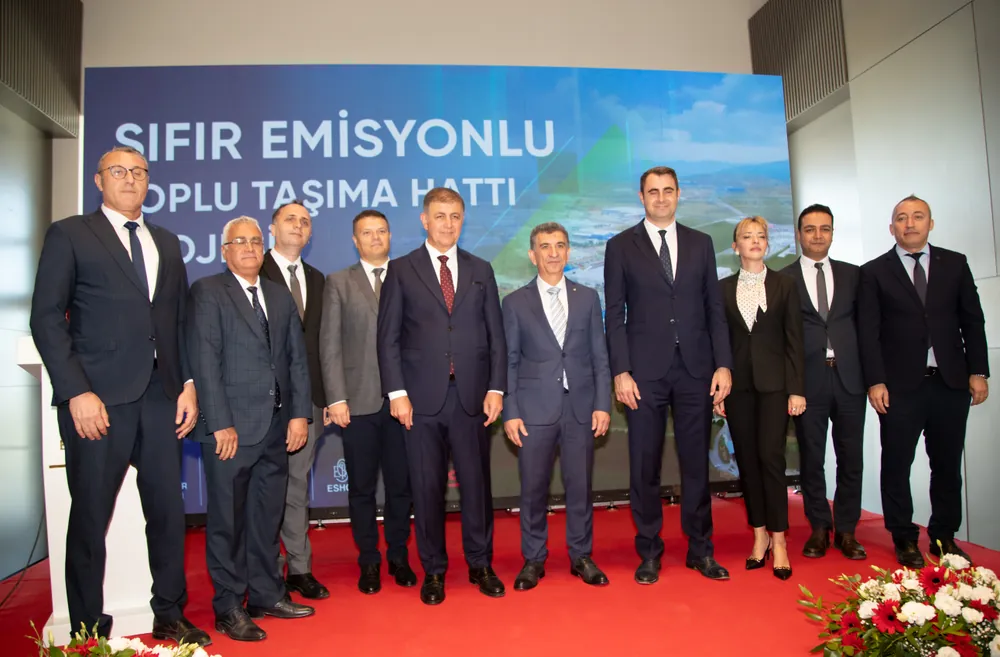 İBB Başkanı Cemil Tugay, ALOSBİ ve ESHOT Yöneticileri ile beraber sıfır emisyonlu toplu taşıma hattının hayata geçmesini kutladı