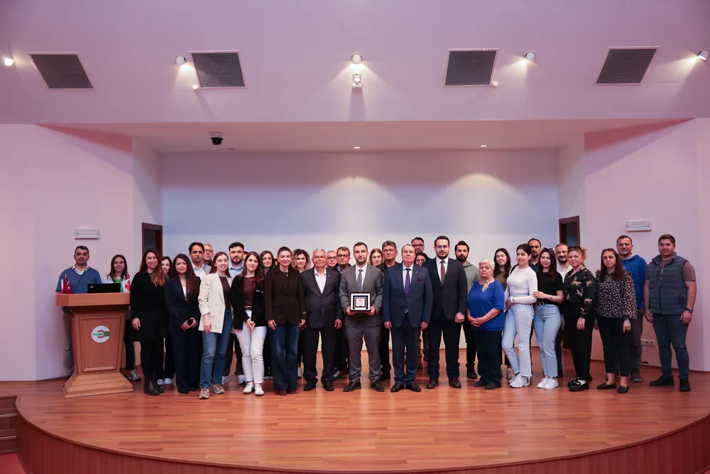 TOSBİ ev sahipliğinde KOSGEB iş birliğinde gerçekleştirilen “İstihdamı Koruma Destek Programı Bilgilendirme Toplantısı”, sanayi temsilcileri ve iş dünyasını bir araya getirdi