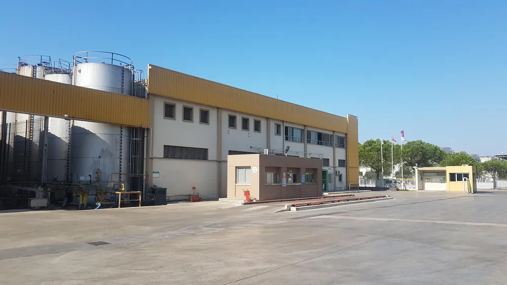 Eski adı Altınyağ olan Yakamoz Yağ, İzmir'in en büyük bitkisel yağ işleme fabrikalarından biri