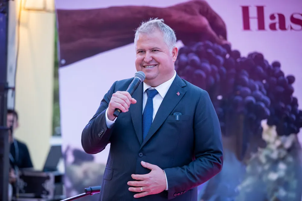 Urla Belediye Başkanı Selçuk Balkan, ilçenin geleceğinin rotasının gastronomi, bağ yolu ve kültür ile çizildiğini ifade etti