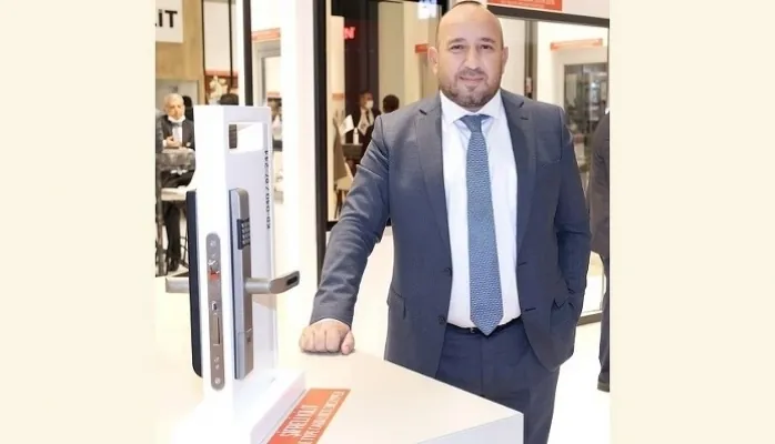 Daha önce Kale Kilit'in Pazarlama Direktörü olan Semih Teker, İzmir'deki şirketin yeni sahibi oldu