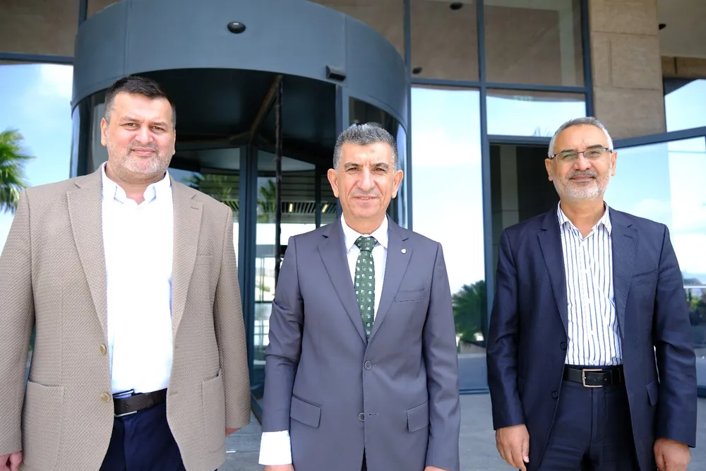ALOSBİ Yönetim Kurulu Başkanı Haluk Tezcan, Tekreferans.com İmtiyaz Sahibi Erhan Gülenç ve Genel Yayın Yönetmeni Sinan Doğan'a bölge vizyonunu anlattı