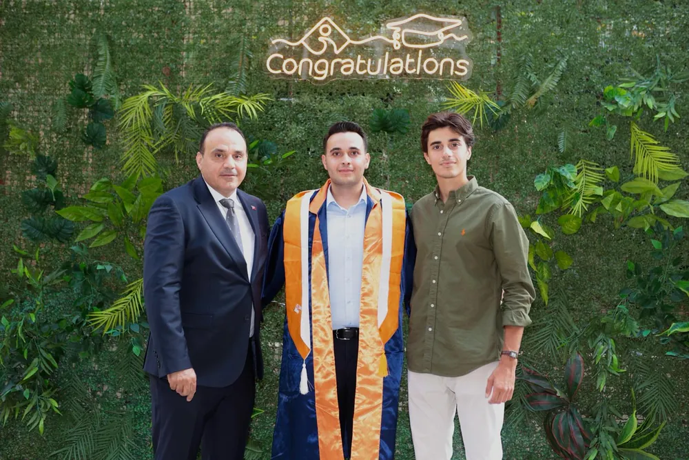 İzmirli iş insanı İlker Başgül, oğulları Çınar ve Kaan ile 