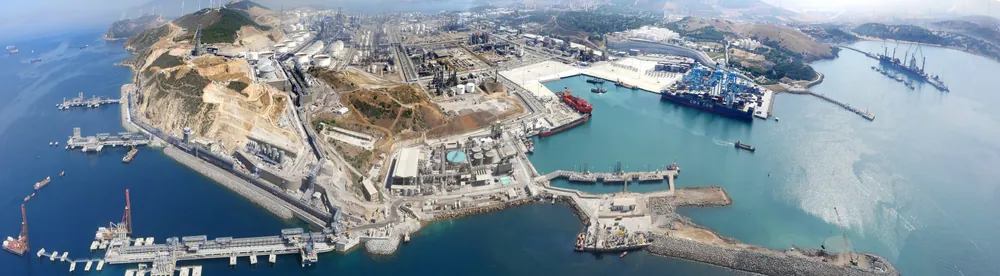 Petkim, rekor zarar ederken, yanı başındaki Socar Rafinerisi kar rekoru kırıyor