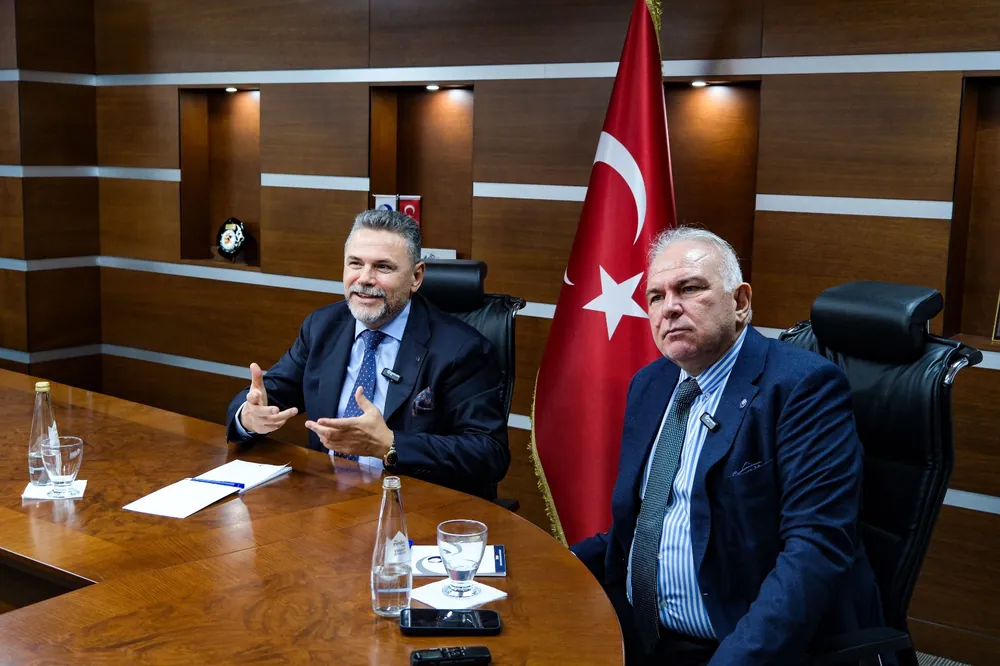 Mustafa Karabağlı, deniz kıyısında bir sanayi bölgesi olarak deniz suyu arıtma tesisi için şanslı olduklarını söyledi