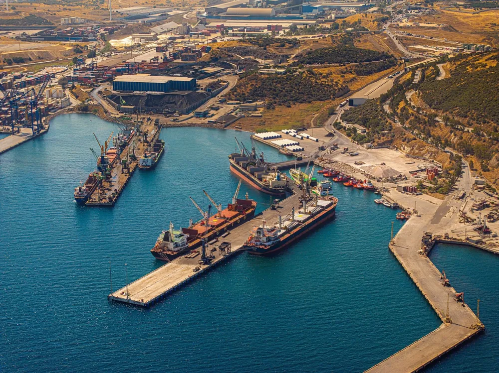 Bir zamanlar Metaş'ın demir-çelik yükleme limanı olan Batıliman, şu an dökme yüke hizmet veriyor