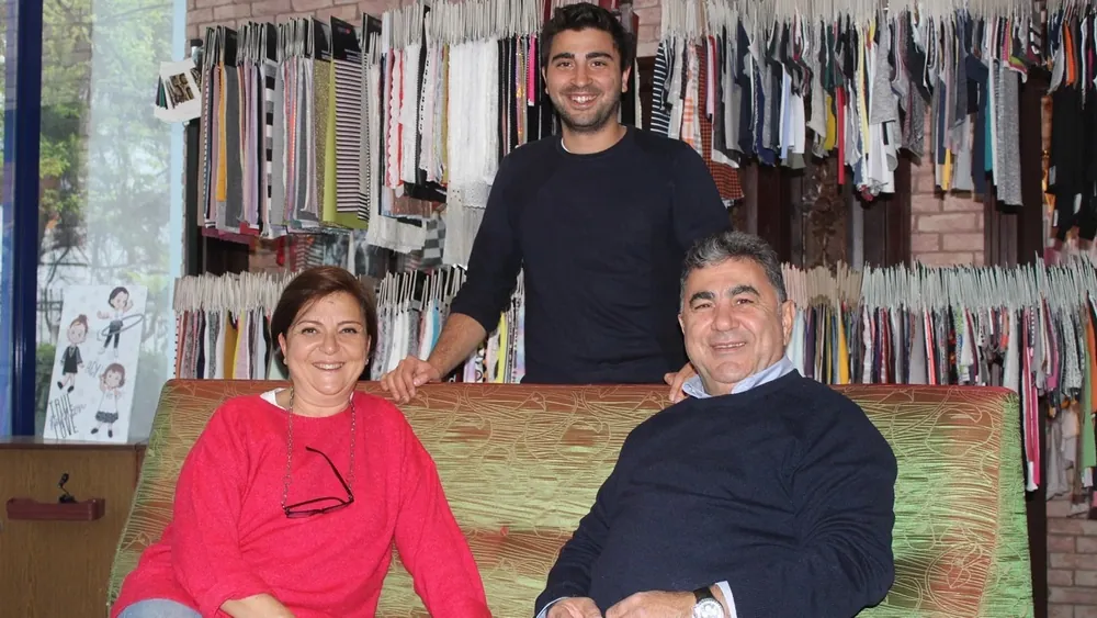 Burak Sertbaş, ortağı Hülya Karaduman ve ikinci kuşaktan Yusuf Sertbaş ile beraber 