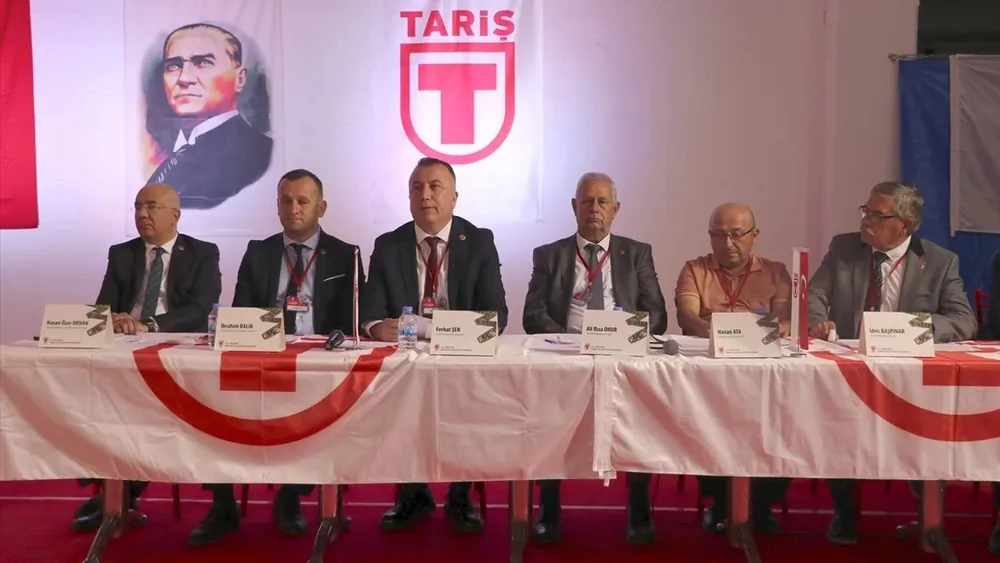 Tariş Üzüm Birliği'nin Başkanı Ferhat Şen ve Birlik Yöneticileri