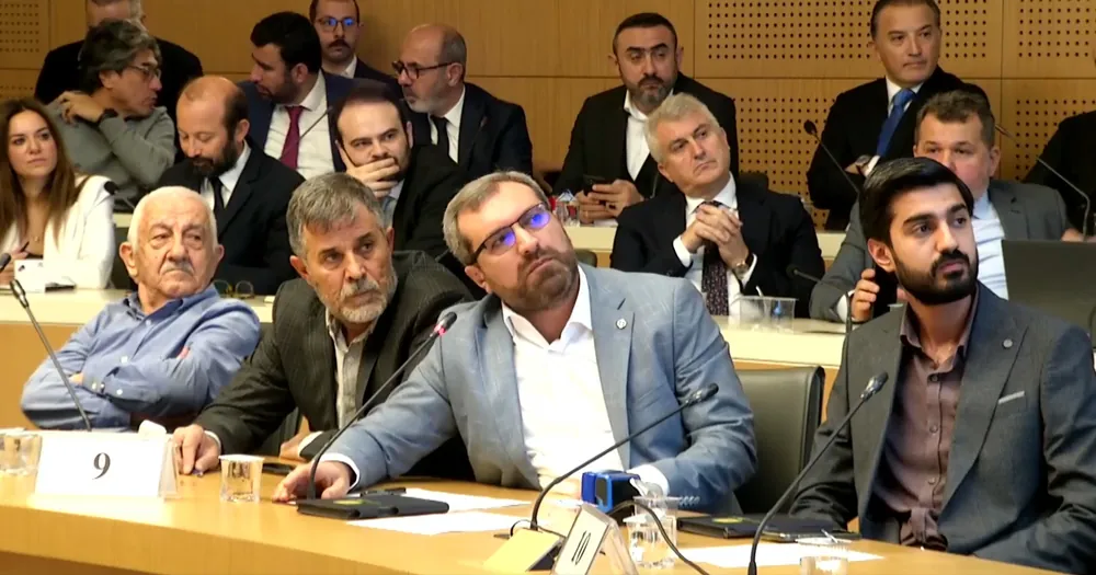 İhaleyi kazanan Demirköprü yüzer GES Ortak Girişim Grubu temsilcileri