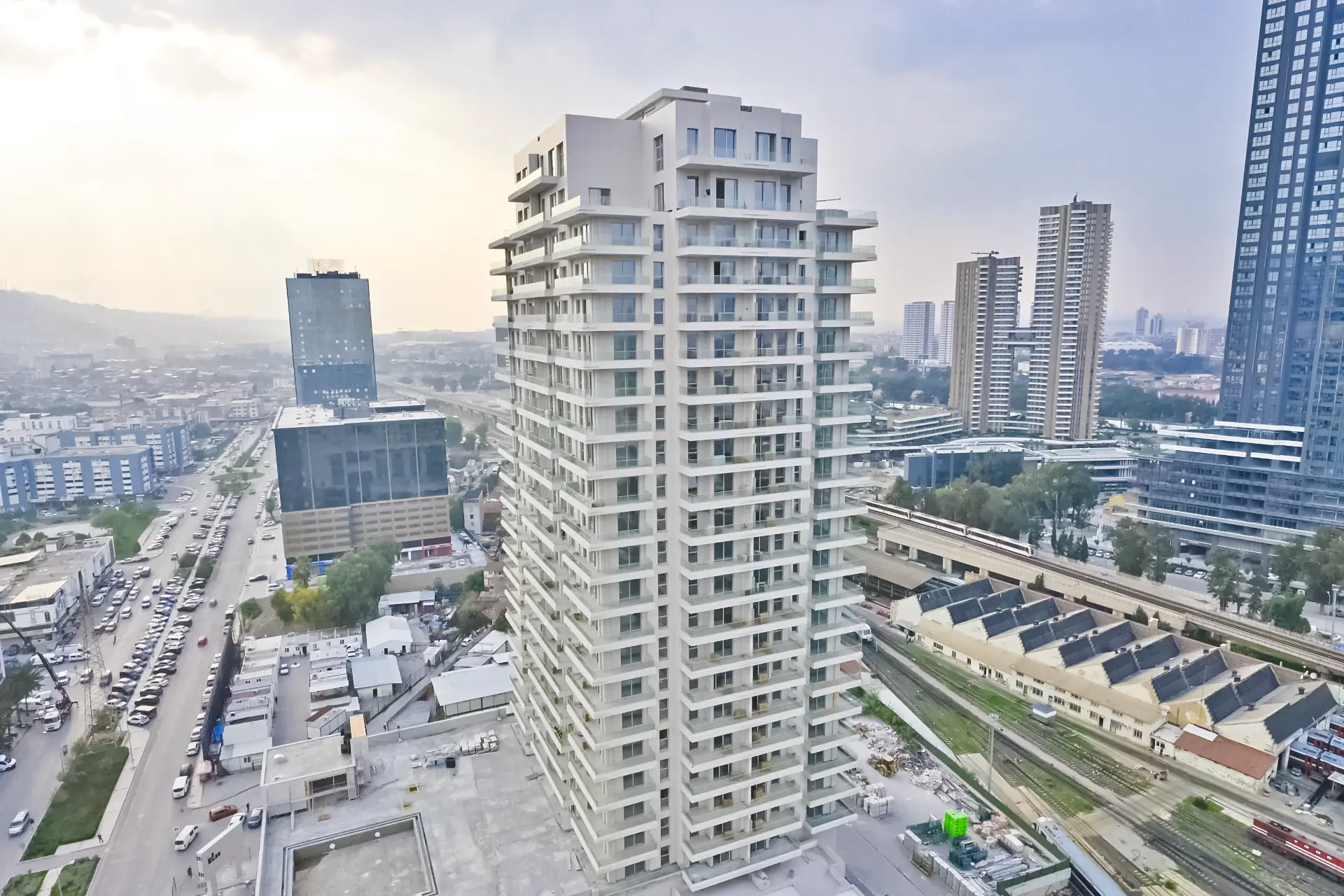 Megapol İzmir Projesi, dünyanın en eski demiryolu hattının bitişiğinde