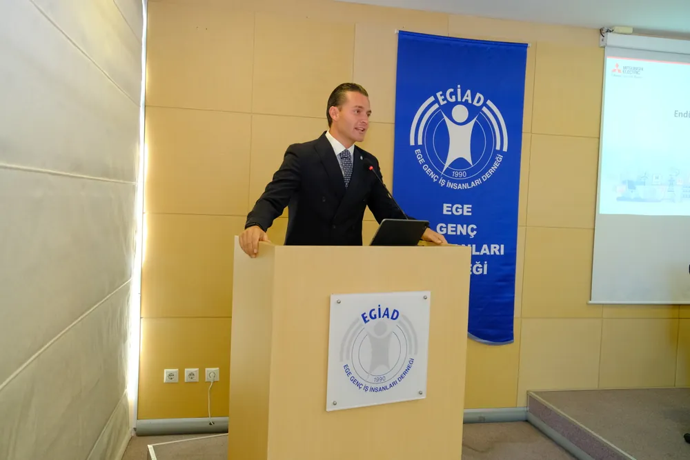 Kaan Özhelvacı'ya göre İzmir iş dünyasının dijital dönüşüm konusunda daha güçlü adımlar atması gerekiyor