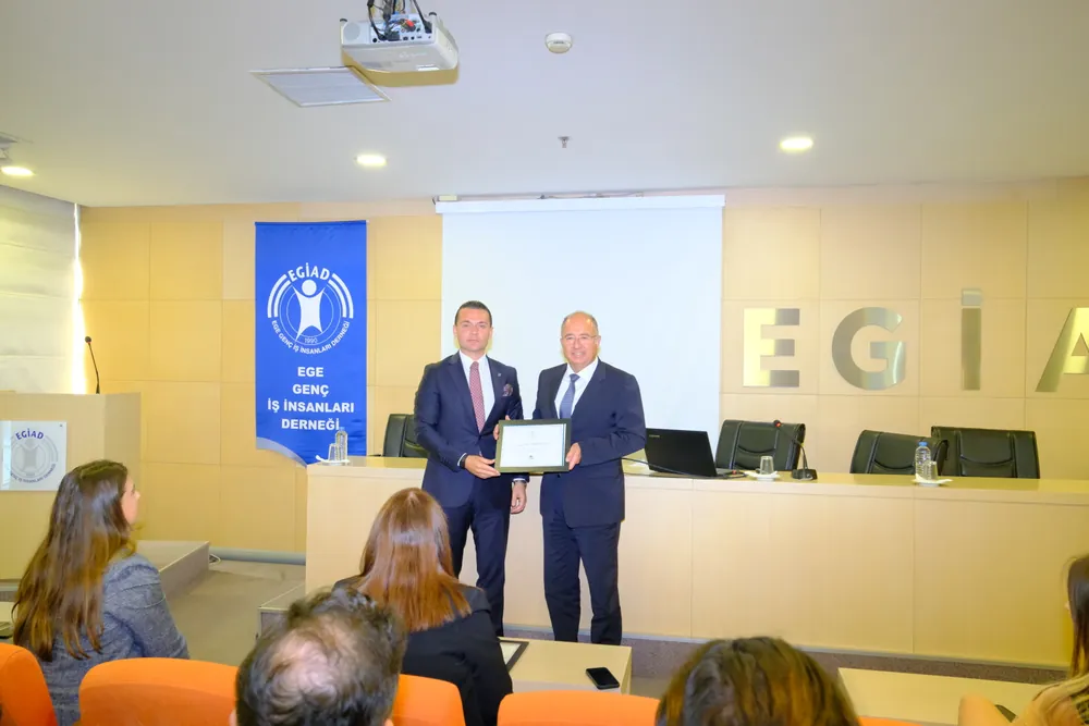 EGİAD Başkanı Kaan Özhelvacı ve Portekiz İzmir Fahri Konsolosu Ahmet Yiğitbaşı