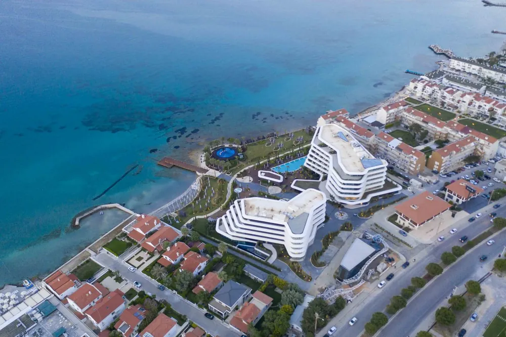 Büyükşehir Meclisi kararı ile 2019 yılında açılan Boyalık'taki lüks otel residansa dönüştürüldü