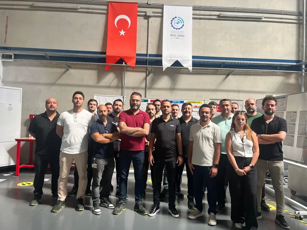 Model fabrikada firmalara yalın üretim ve bir çok konuda rehberlik yapılıyor