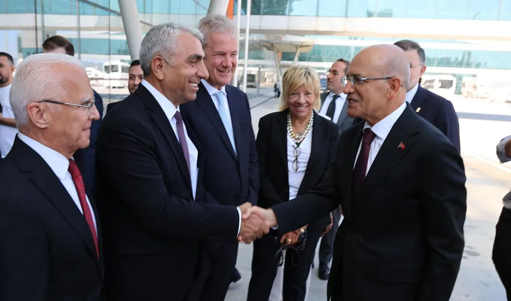 Hazine ve Maliye Bakanı Mehmet Şimşek, İzmir Ticaret Odası'nda iş dünyasına seslendi