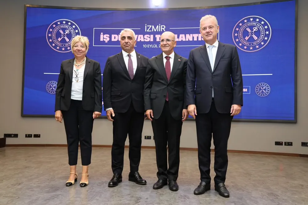 İzmir Ticaret Odası Başkanı Mahmut Özgener, İzmir Ticaret Borsası Başkanı Işınsu Kestelli, Ege Bölgesi Sanayi Odası Başkan Vekili Hakan Ürün, Bakan Şimşek'ten iş dünyası için çeşitli taleplerde bulundu