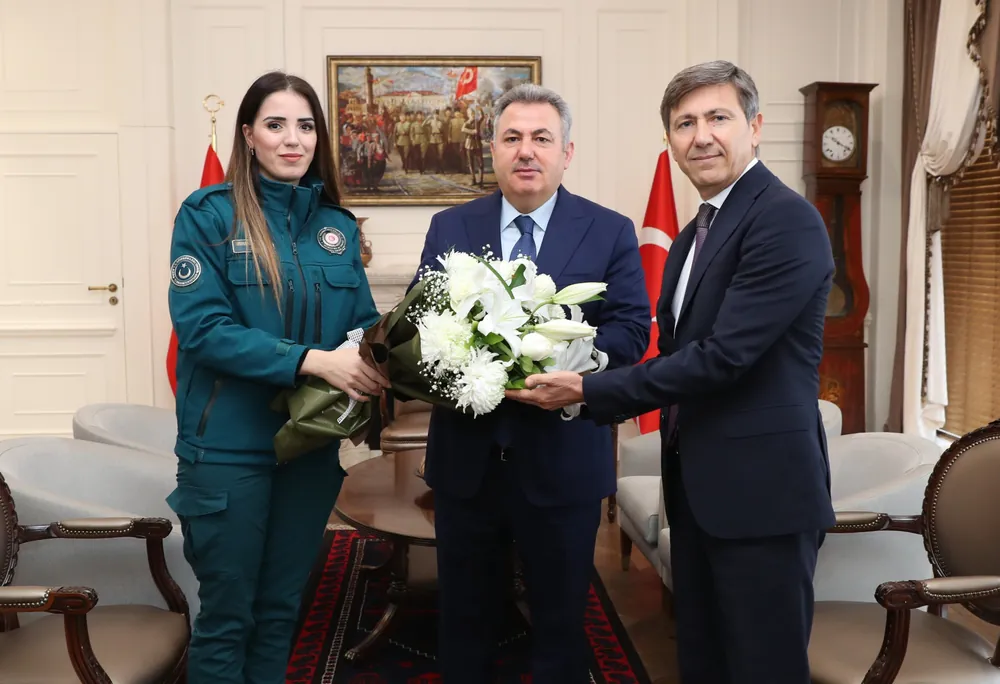 Bölge Müdürü Mehmet Enver Kök, Gümrük Günü'nde İzmir Valisi Dr. Süleyman Elban'ı ziyaret etmişti