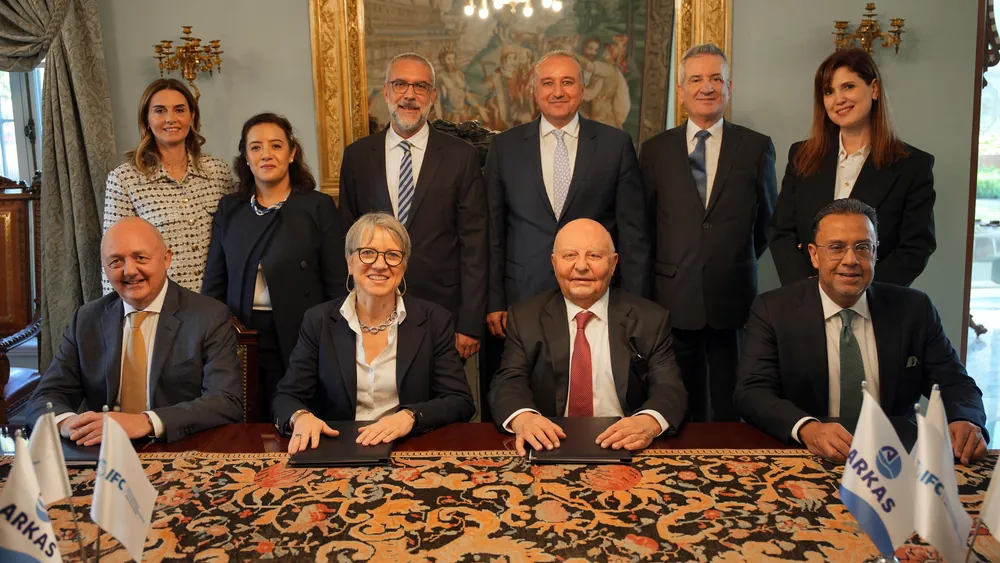 Törene Arkas Holding Yönetim Kurulu Başkan Yardımcısı Bernard Arkas’ın yanı sıra Önder Türkkanı, Cenk Sivrioğlu, Orhun Alşan, Perla Karmona ve Aylin Saul katılırken; IFC’yi temsilen Laura Vecvagare, Azhar Iqbal Hussain ve Sudipta Husain yer aldı.