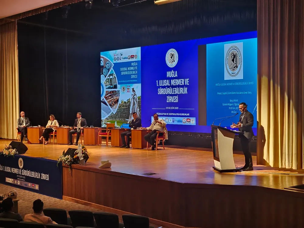 Eğitim projelerine önem veren Barış Uyanık, sektörü bilgilendirmek için çok sayıda toplantıya katılıyor