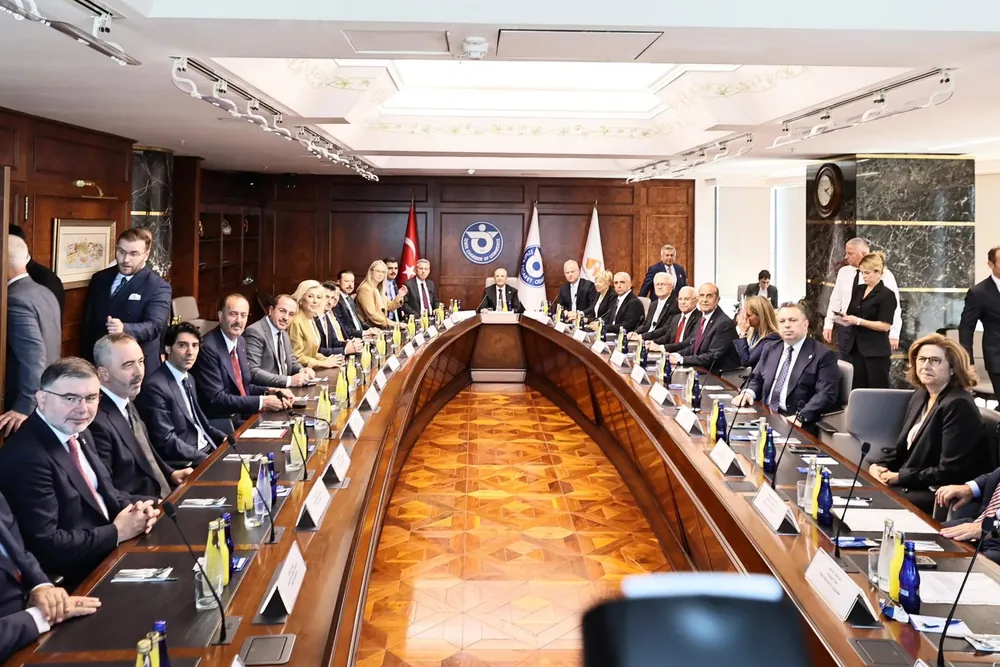 İzmir Ticaret Odası'ndaki toplantıda, İzmir'deki büyük firmalar taleplerini Bakan Şimşek'e iletti