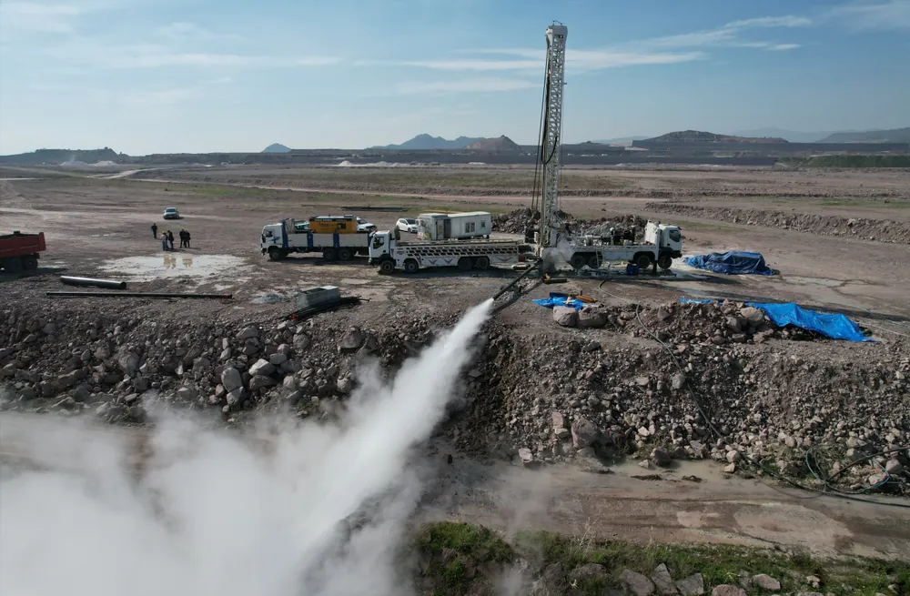 Dikili'deki jeotermal bölgede ilk seraların 2026 içinde yükselmesi planlanıyor