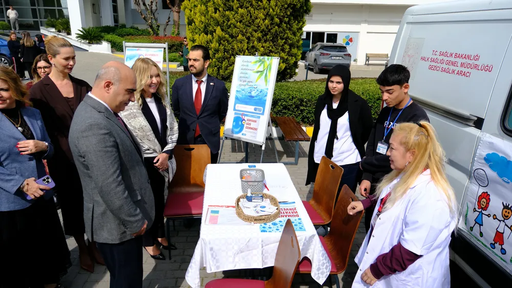 İzmir İl Sağlık Müdürü Doç. Dr. Ayhan Kul, sağlık etkinliğinde inceleme yaptı