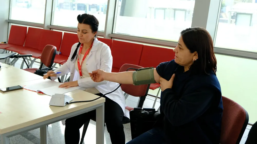 Bölgede çalışan kadınlar sağlık taramalarından geçerken, sağlık verileri E-nabızlarına yüklendi