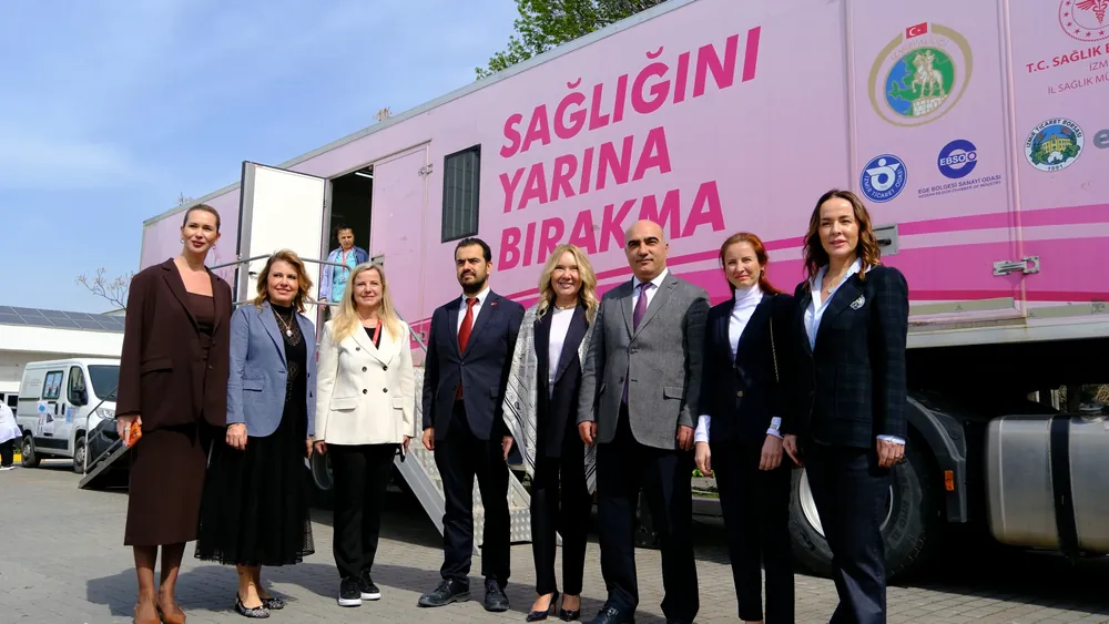 İAOSB Vakfı Kadınlar Kulübü'nün etkinliğine İzmir İl Sağlık Müdürü Doç. Dr. Ayhan Kul katıldı