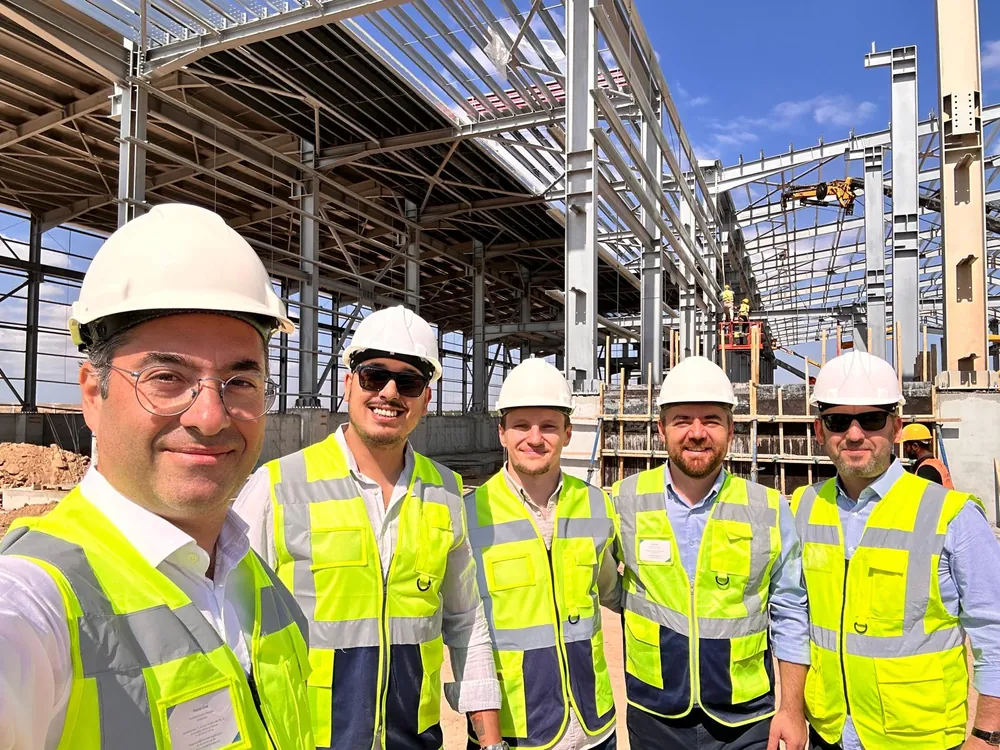 Feyyaz Ünal ve ekip arkadaşları, Eskişehir'de kuruluşu devam eden fabrikanın üretime geçeceği günü iple çekiyorlar
