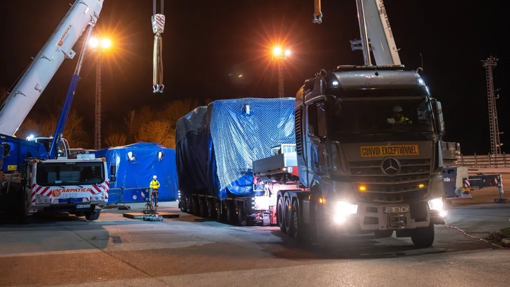 Macaristan'da BYD üretim hatlarını taşıyan TIR'lar