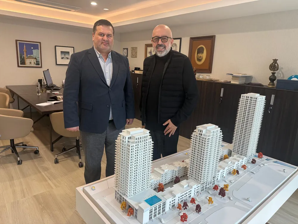 Megapol Group Yönetim Kurulu Başkanı Gökdemir projeyle ilgili Tekreferans.com İmtiyaz Sahibi Erhan Gülenç'e bilgi verdi