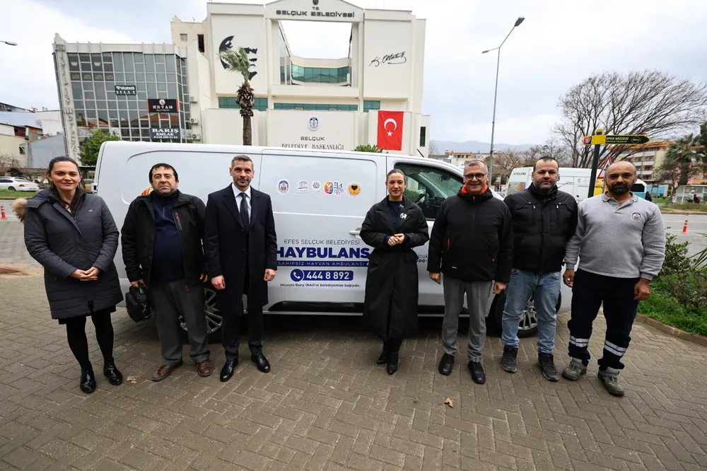 Başkan Filiz Ceritoğlu Sengel, bağışçıya "Gülümsetenleriniz çok olsun" dedi