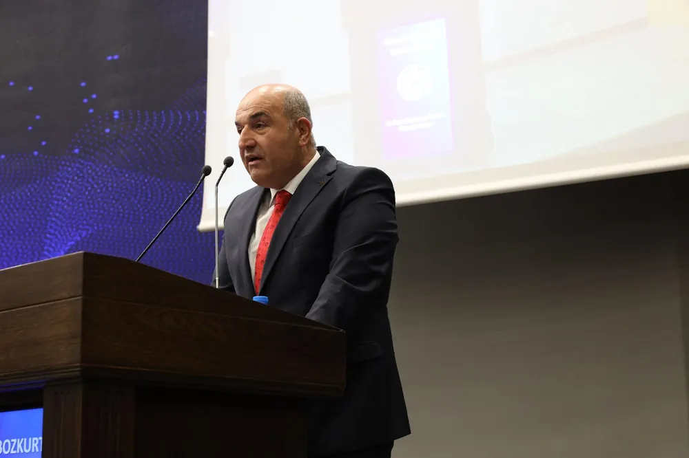 İZTO Meclis Üyesi Zübeyir Bozkurt, cirolarının yüzde 60 düştüğünü, taşınma hayalinden bize vazgeçtiklerini belirtiyor