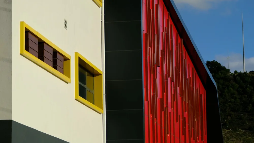 Mükemmeliyet Merkezi, her biri bir üst teknoloji aşamasına denk gelecek şekilde üç kat olarak tasarlandı