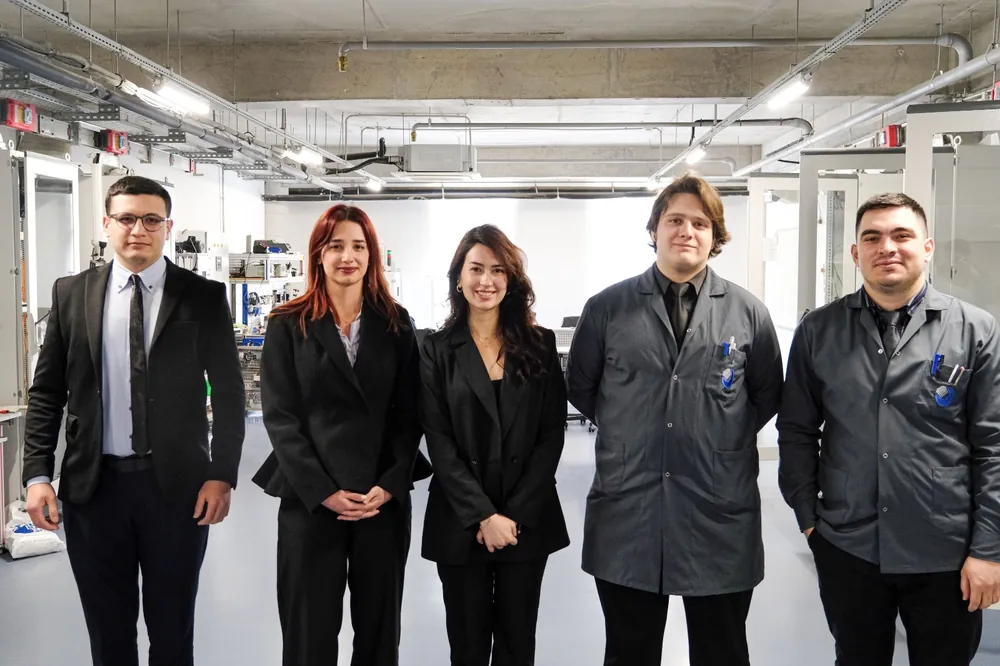 Dünün öğrencileri, bugünün öğretmenleri aynı sırada ve atölyelerde gençlere meslek kazandırıyor