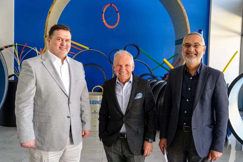 Duayen sanayici Salih Esen, Tekreferans.com İmtiyaz Sahibi Erhan Gülenç ve Genel Yayın Yönetmeni Sinan Doğan'a Petkim ile ilgili açıklamada bulundu