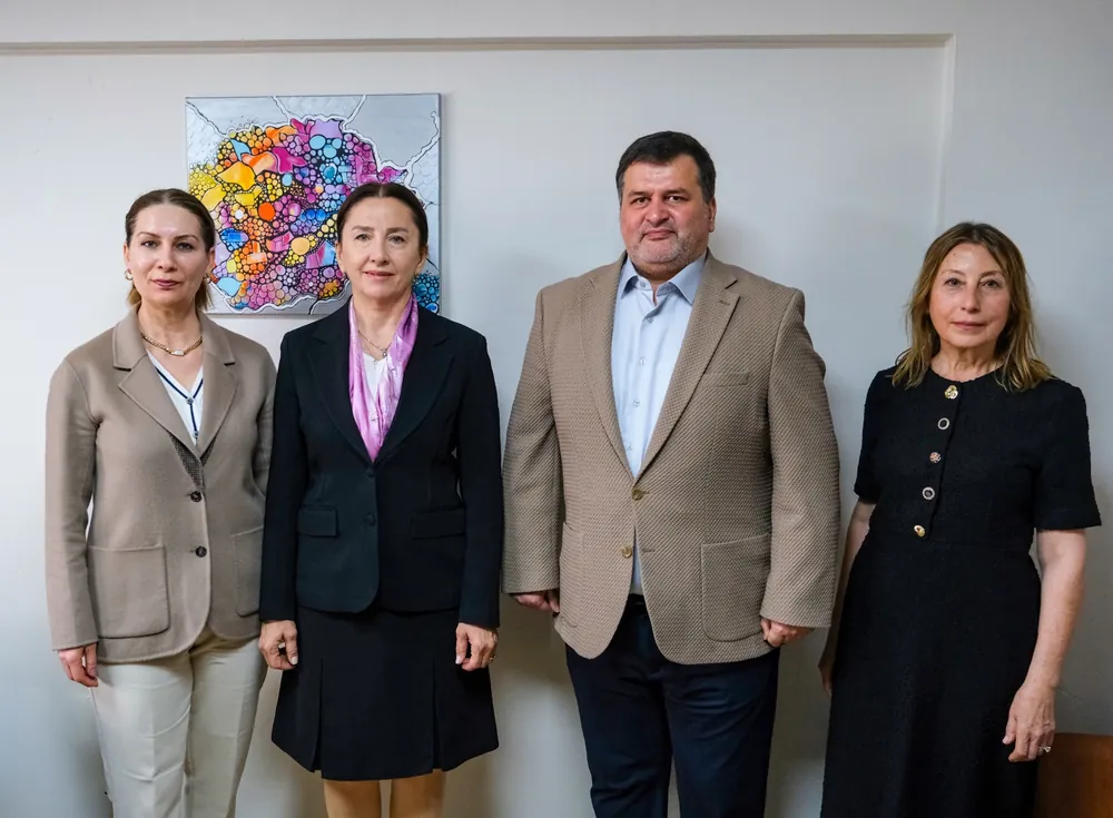 EBSOV Kadınlar Birliği Başkanı Latife Tezcan, Birlik Yöneticileri Sema Sevimli ve Arzu Öztaş, Tekreferans.com ve Erhangulenc.com İmtiyaz Sahibi Erhan Gülenç'i ziyaret etti