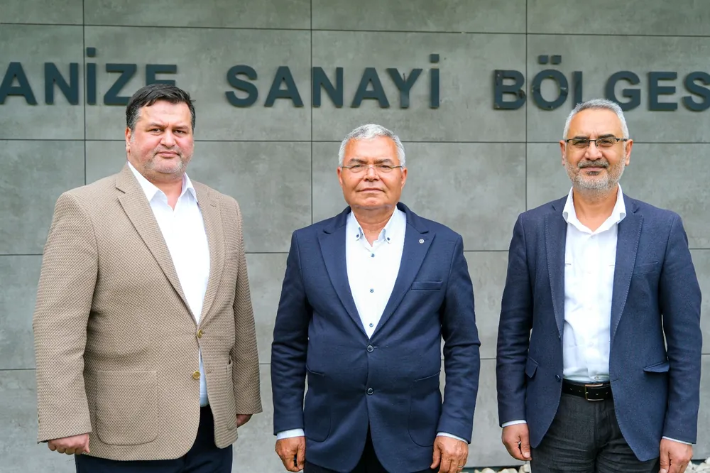 TOSBİ Müteşebbis Heyet Başkanı Metin Akdaş, Erhan Gülenç ve Sinan Doğan'a bölgelerindeki projeleri anlattı