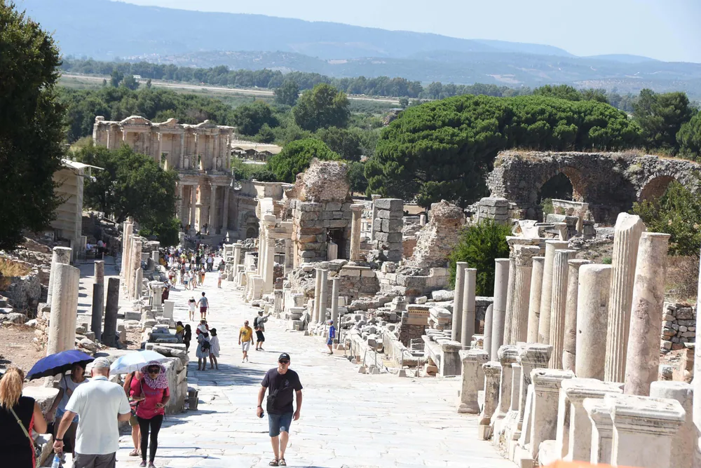 Yabancı turiste 40 Euro olan Efes Antik Kenti'ndeki giriş ücretlerinin yüksekliği tartışma konusu olmuştu