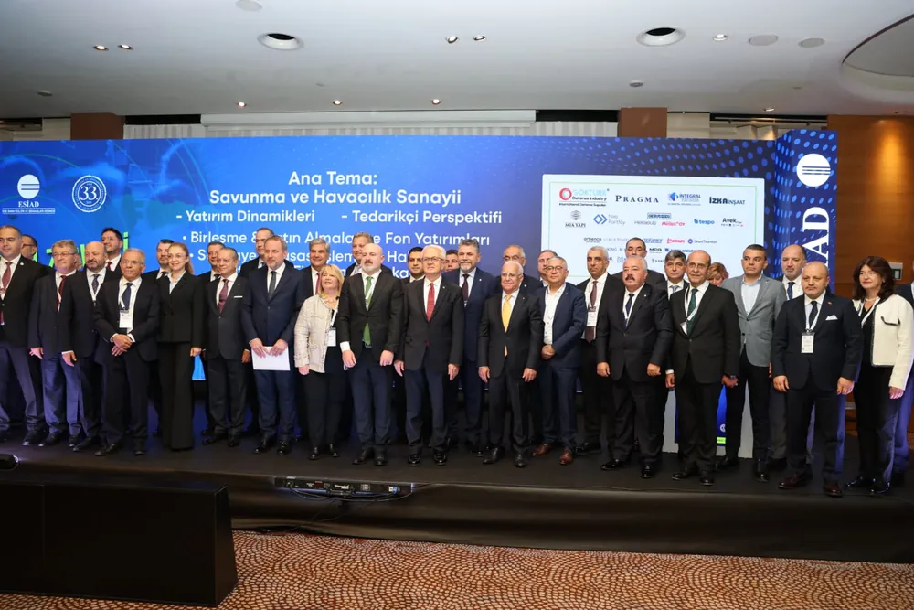 Yatırım zirvesi sonrasında aile fotoğrafı verildi