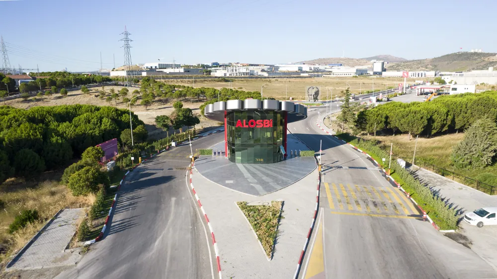 ALOSBİ, güçlü üretim altyapısı, yeşil enerji gücü, sosyal donatılarının üstüne teknoloji şemsiyesini de ekliyor