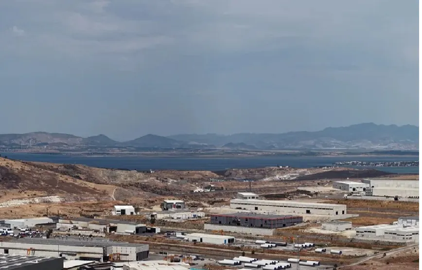 Akdaş, bölgenin ağır sanayi tesislerine ve limanlara yakınlığını da vurguladı