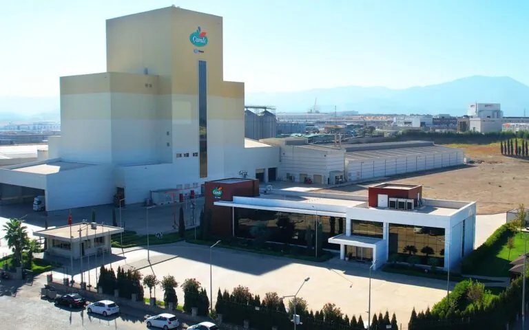 Çamlı Yem, Turgutlu Organize Sanayi Bölgesi'nde üretim yapıyor