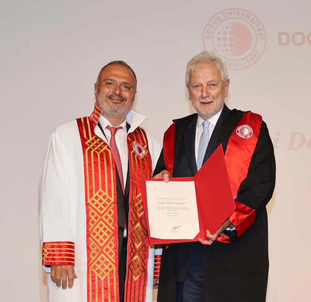 EBSO Başkanı Ender Yorgancılar'a Fahri Doktor unvanını, Doğuş Üniversitesi Rektörü Prof. Dr. Ahmet Altan Çelik'ten aldı