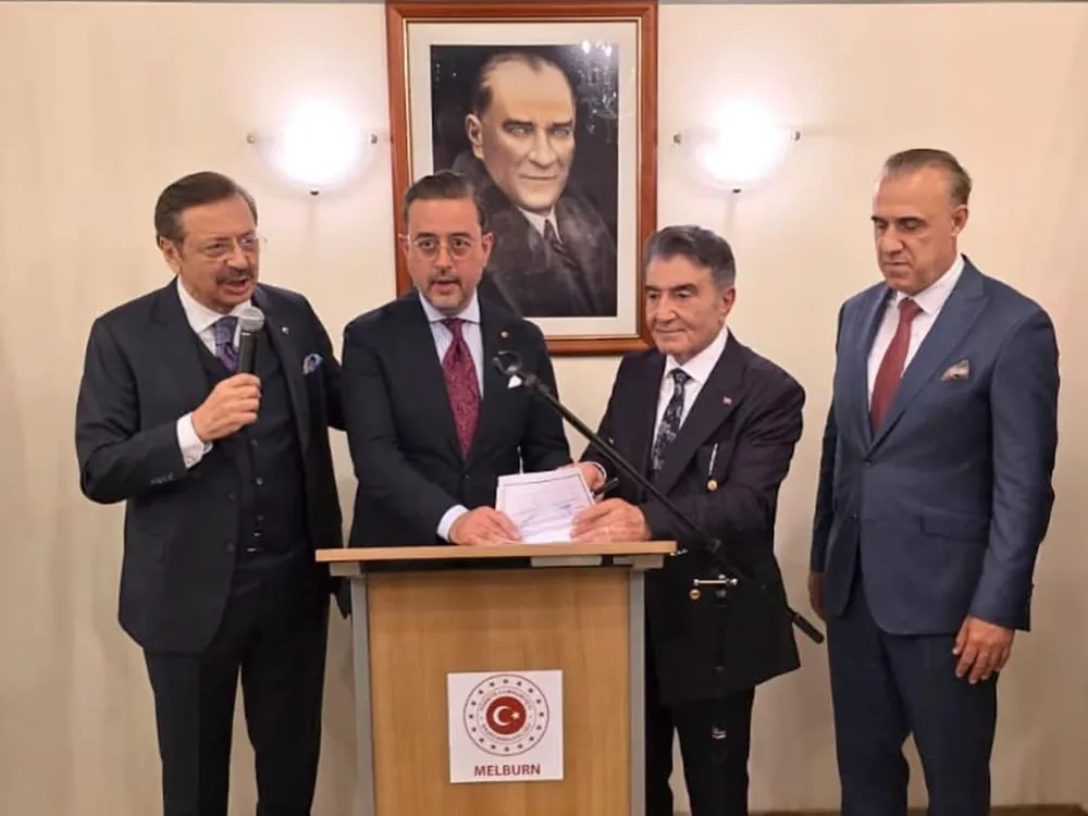 Dünya Odalar Yarışması'nda Denizli Sanayi Odası Başkanı Selim Kasapoğlu'nu, TOBB Başkanı Rifat Hisarcıklıoğlu yalnız bırakmadı