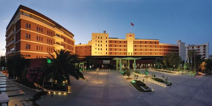 Vakıf üniversitelerine pahalılık nedeniyle ilgi azalırken, İzmir Ekonomi Üniversitesi başarısını korudu
