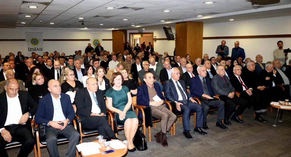 Alaattin Yüksel'in 2027 Ocak tarihine kadar başkan seçildiği İZSİAD Genel Kurulu'nda Sirhan Özen, sert açıklamalarda bulundu