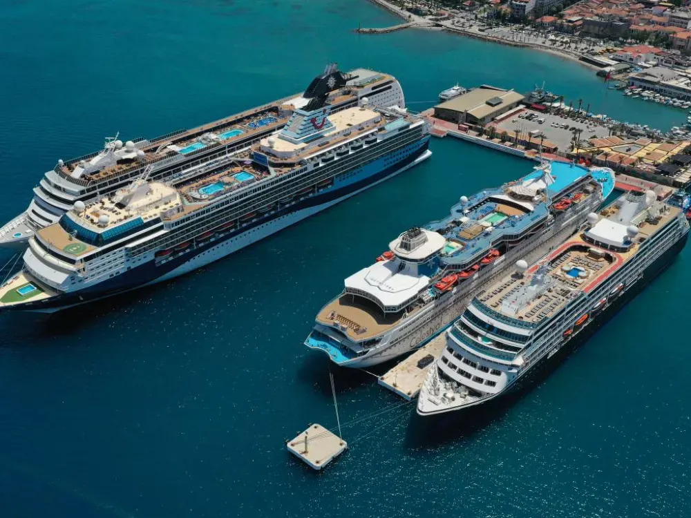 İsrail’i pas geçen gemiler Türk kıyılarını coşturdu